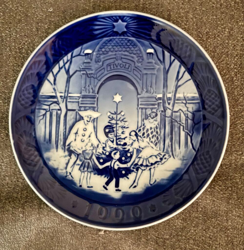 1990 Royal Copenhagen Christmas Plate "Christmas at Tivoli"